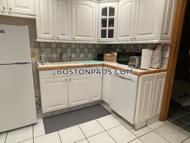 Boston - $2,300 /mo