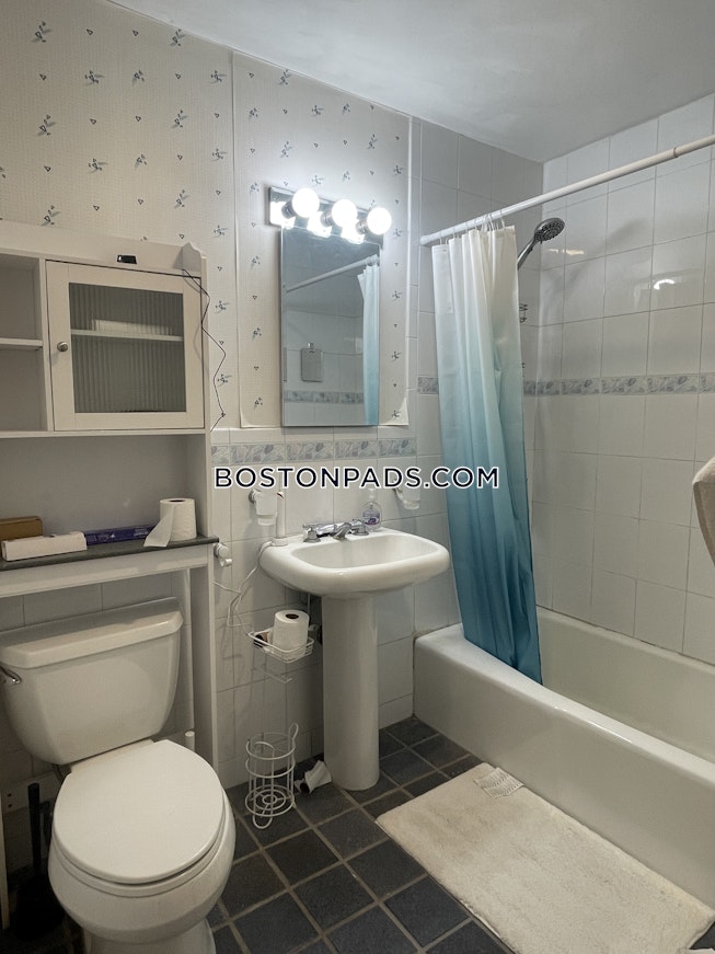 Boston - $2,300 /mo