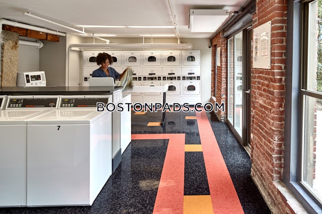 Boston - $3,000 /mo