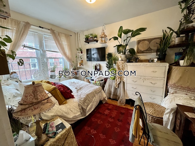 Boston - $2,300 /mo