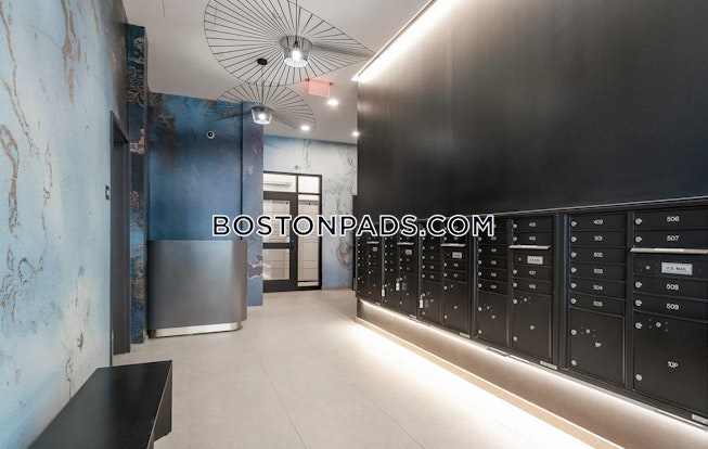 Boston - $4,200 /mo