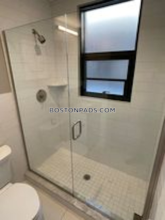 Boston - $4,950 /mo