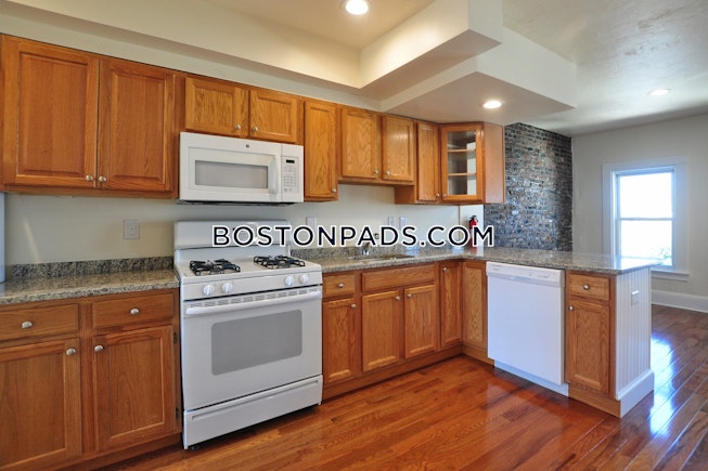 Boston - $2,600 /mo