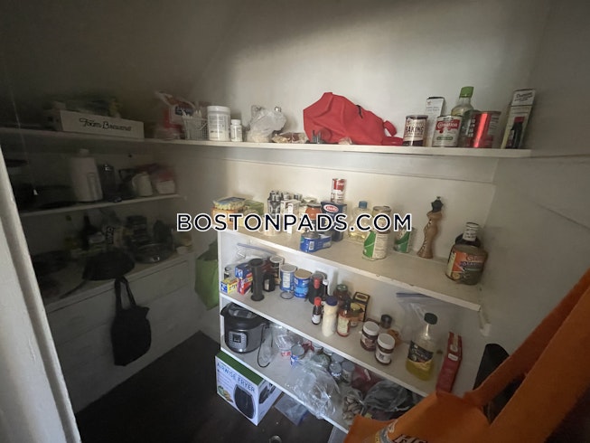 Boston - $3,000 /mo