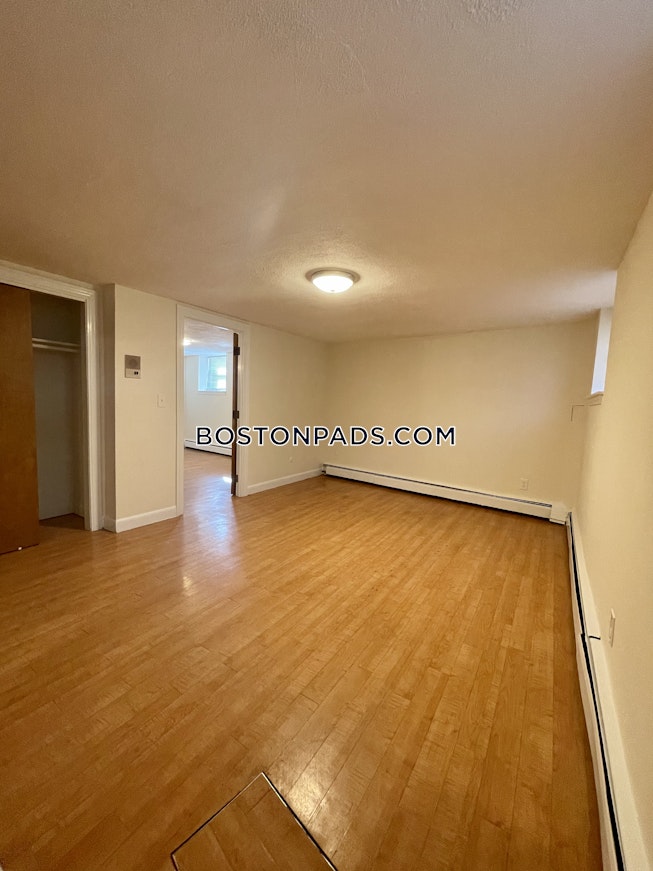 Boston - $2,000 /mo