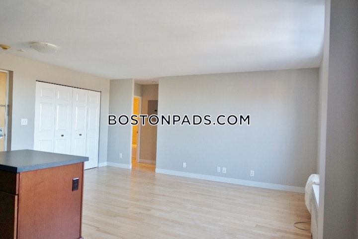 Camelot Ct. Boston picture 11