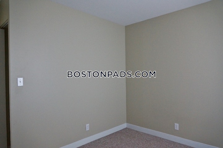 Camelot Ct. Boston picture 9