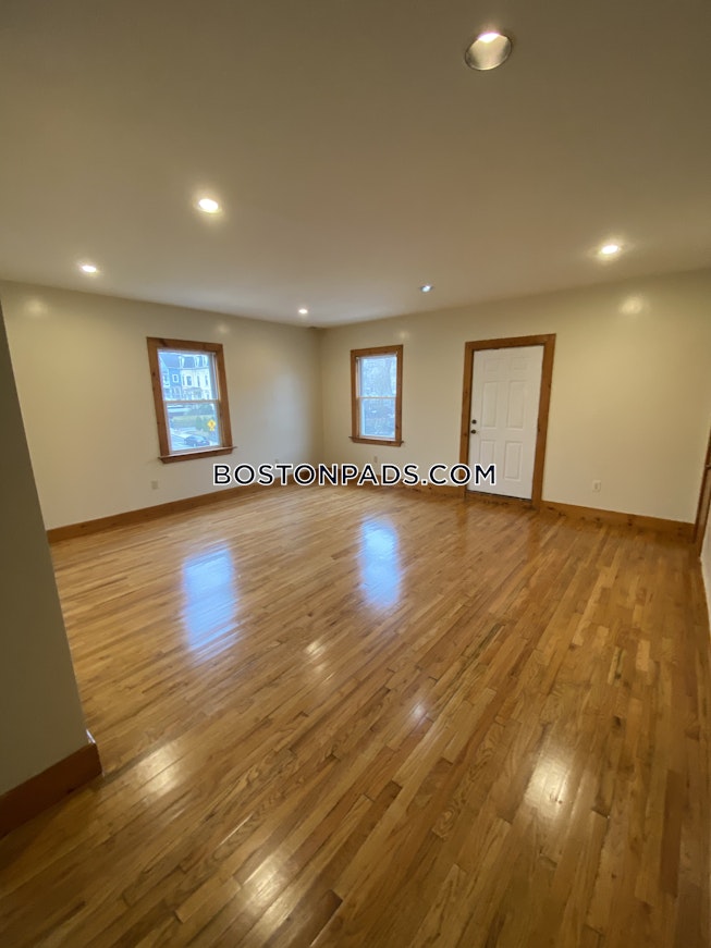 Boston - $4,400 /mo