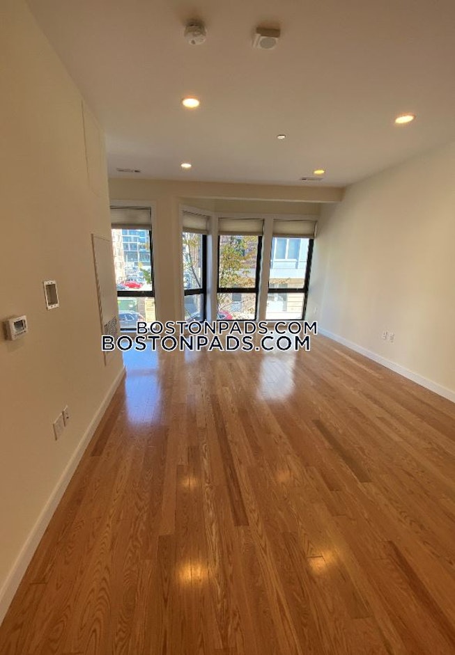 Boston - $3,525 /mo