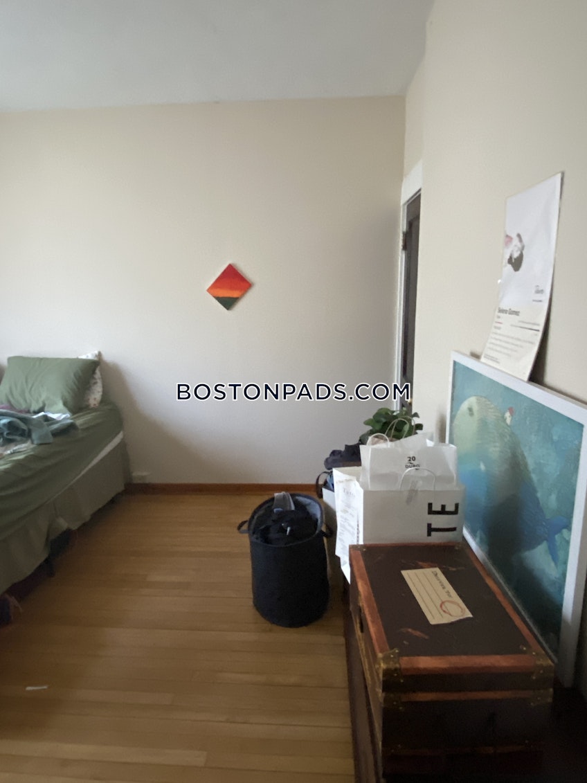 Boston - $2,430 /month