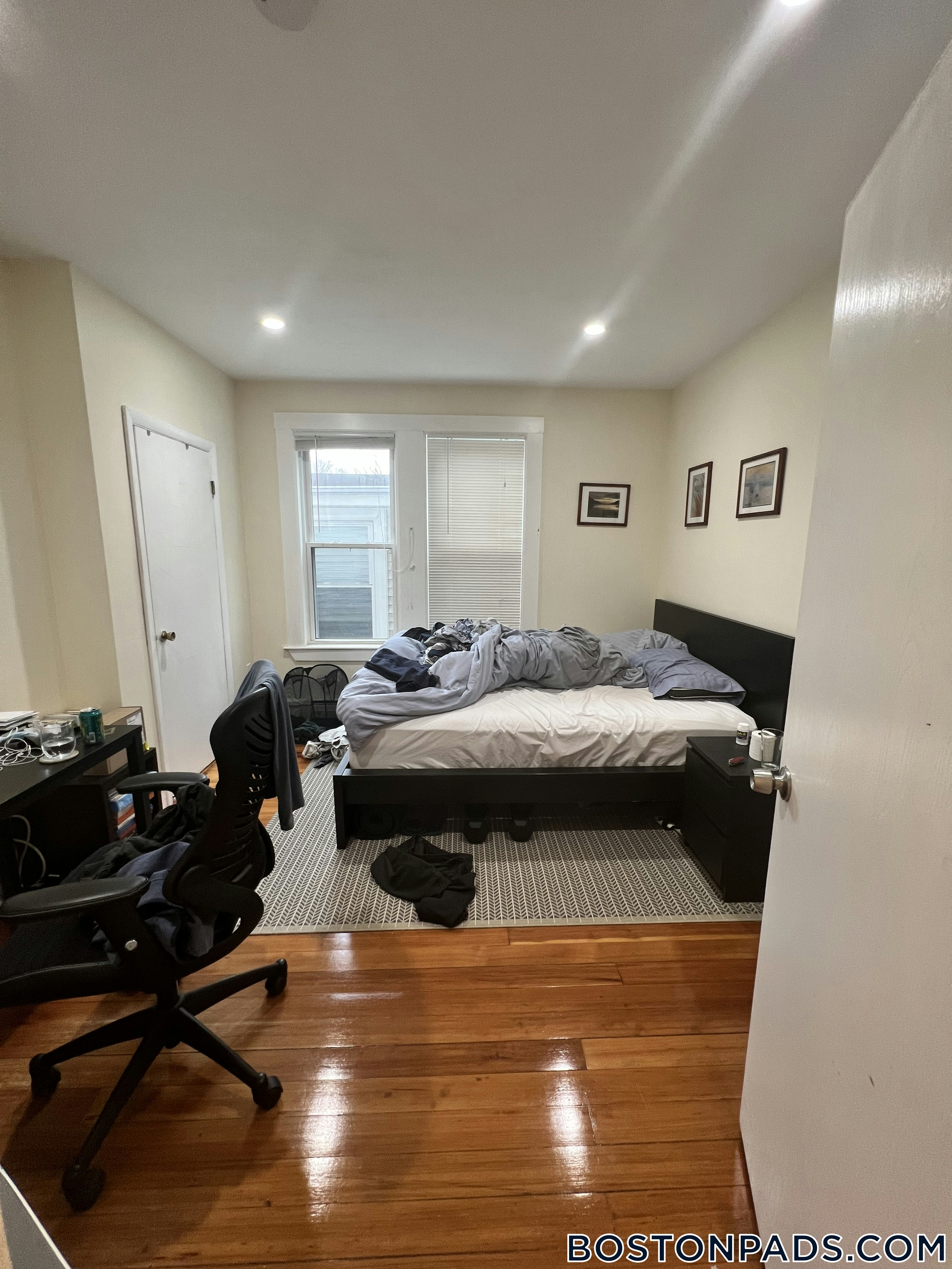 Cambridge - $4,400