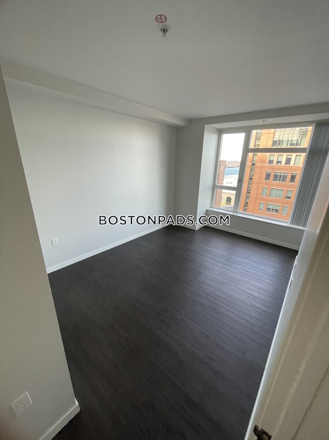 Boston - $3,605 /mo