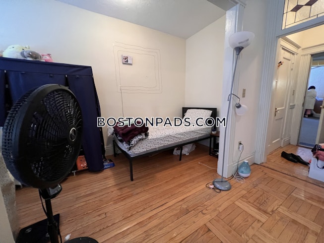 Boston - $2,700 /mo