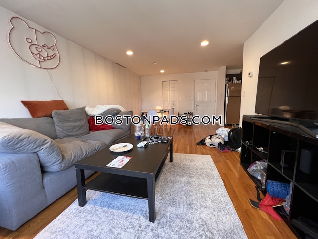 Boston - $4,400 /mo