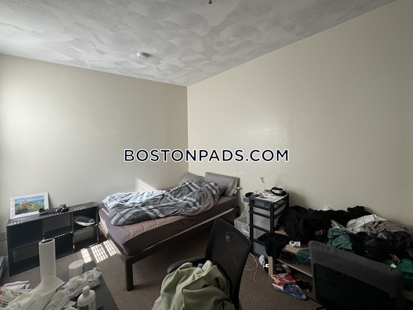 Boston - $2,075 /month