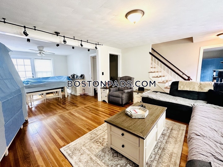 brookline-3-beds-3-baths-chestnut-hill-6000-4567128 