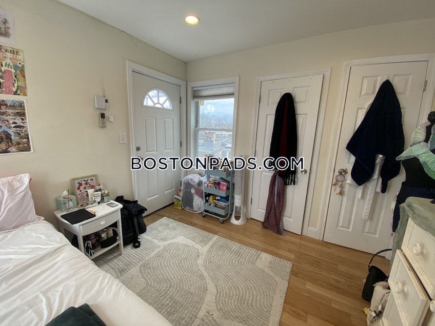 Brookline - $6,300 /month