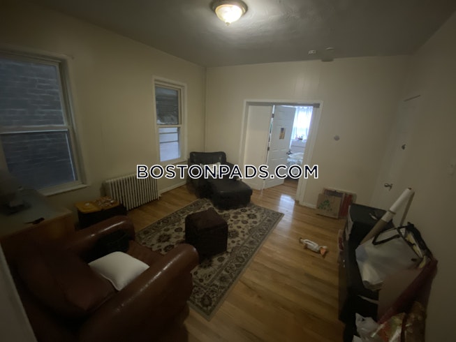 Boston - $2,600 /mo