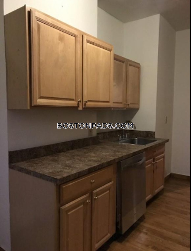 Boston - $2,600 /mo