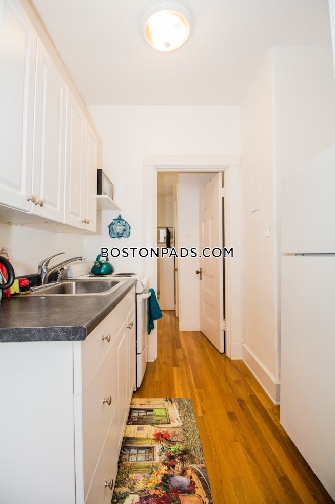 Boston - $2,600 /mo