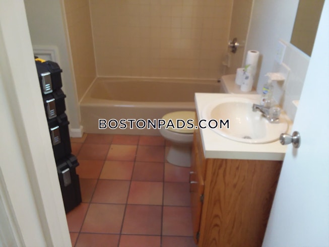 Boston - $1,975 /mo