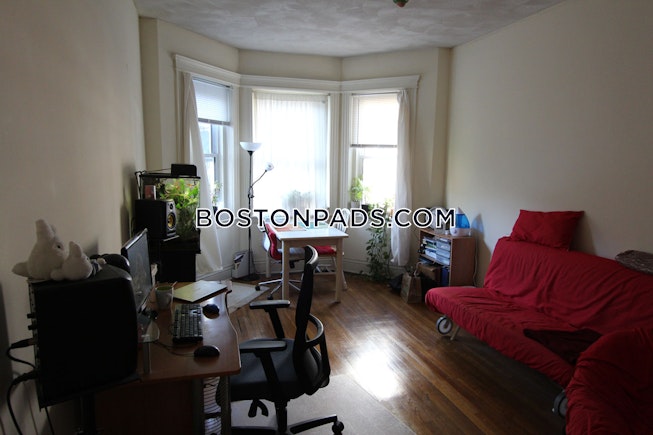 Boston - $2,600 /mo