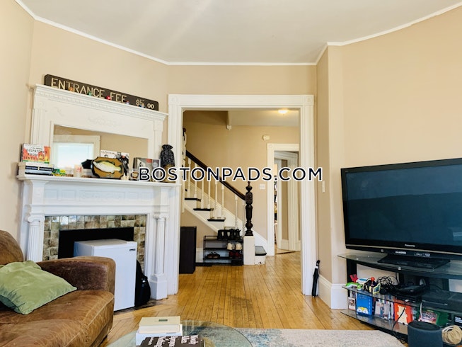 Boston - $4,295 /mo