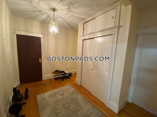 Boston - $3,200 /mo