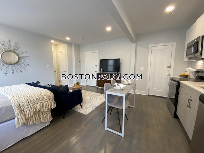 Boston - $2,500 /mo