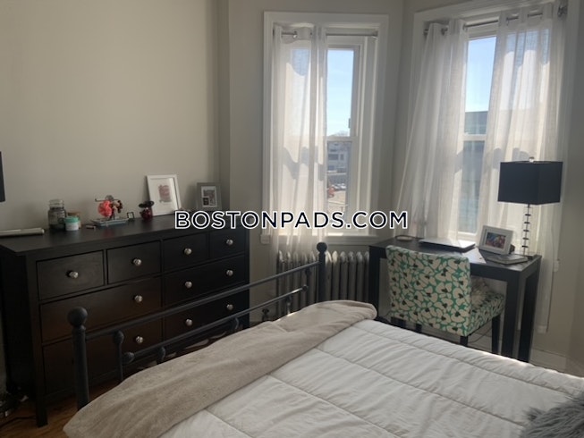 Boston - $2,900 /mo