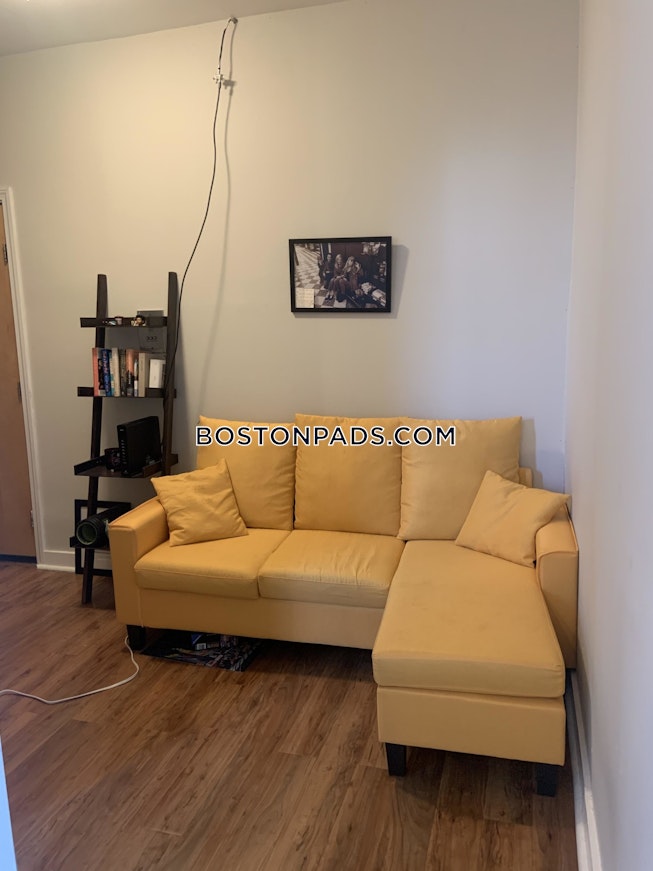 Boston - $2,900 /mo