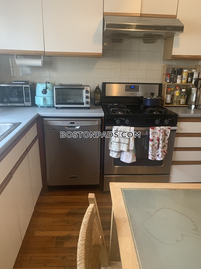 Boston - $2,700 /mo