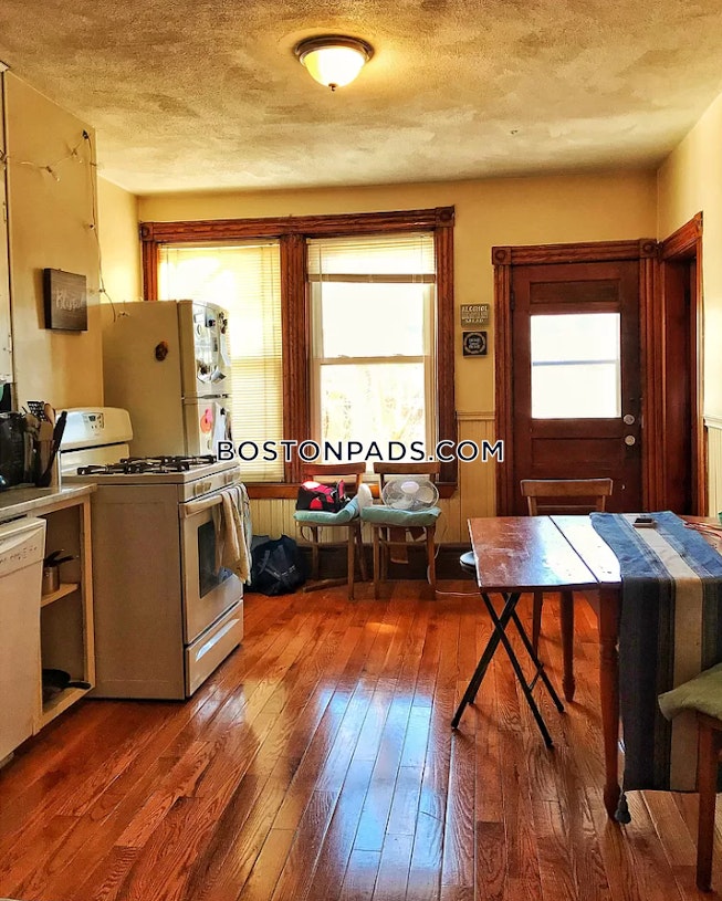 Boston - $2,700 /mo