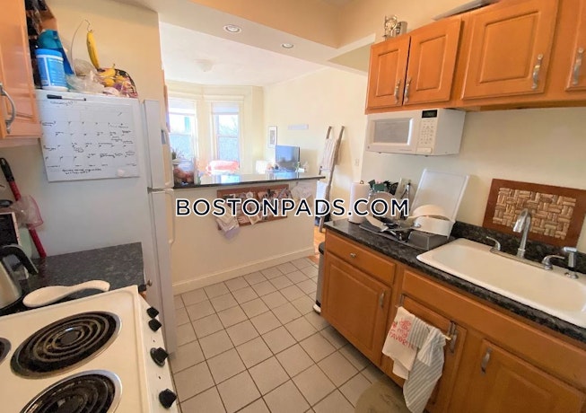 Boston - $3,000 /mo