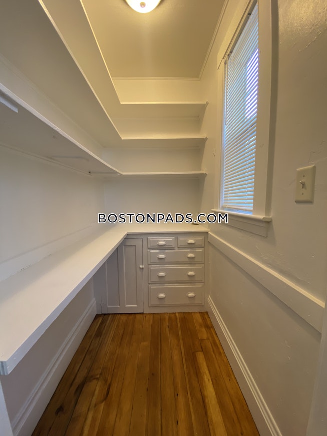 Boston - $3,000 /mo