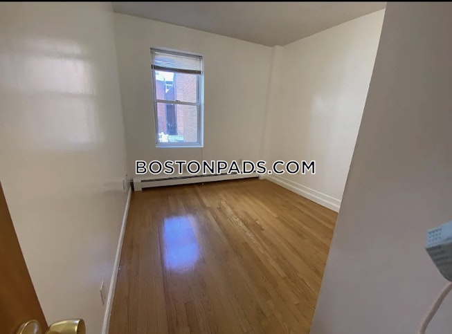 Boston - $3,300 /mo