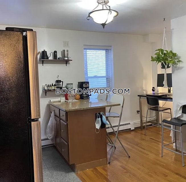 Boston - $3,300 /mo