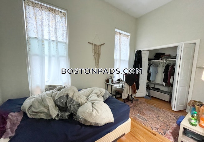 Boston - $2,700 /mo