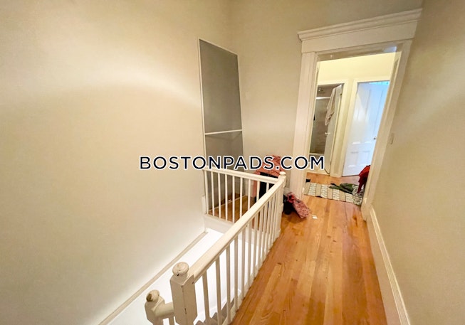 Boston - $2,700 /mo