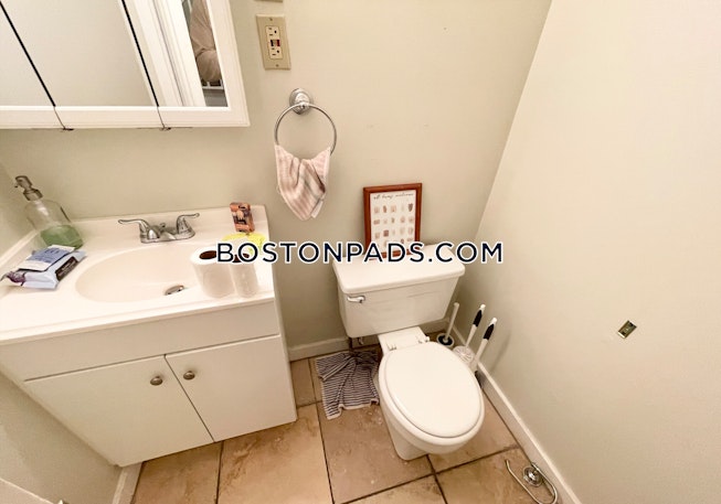 Boston - $2,700 /mo