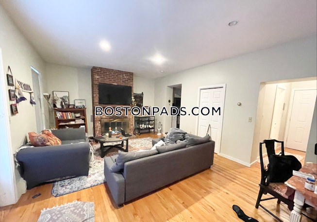 Boston - $2,700 /mo