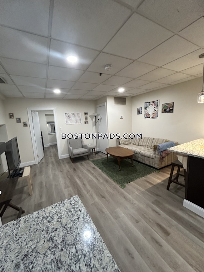 Boston - $3,100 /mo