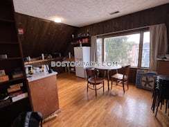 Boston, $2,800/mo