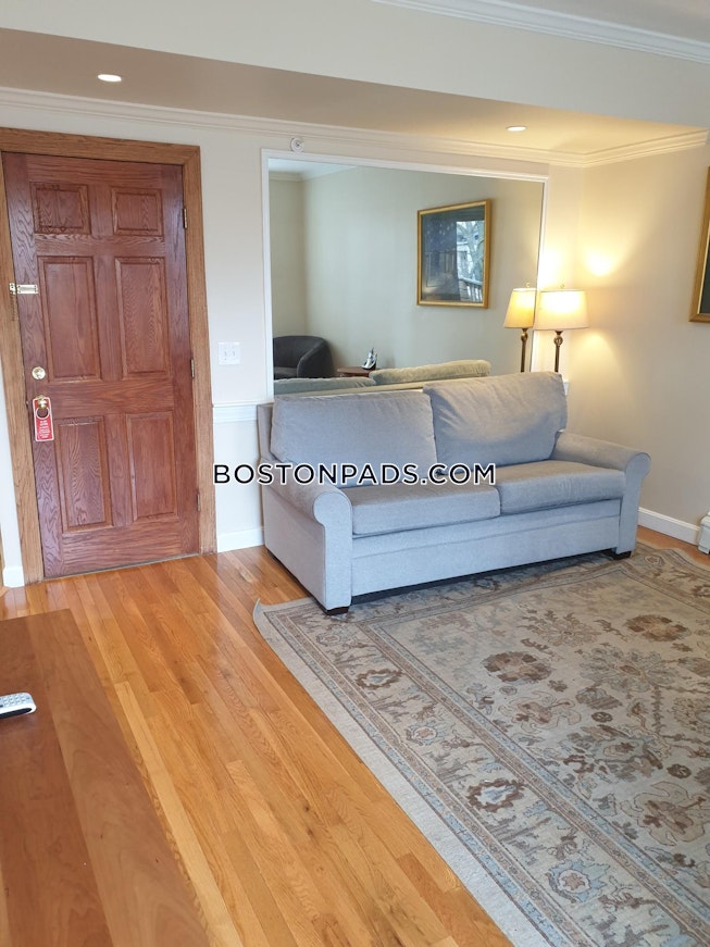 Boston - $2,900 /mo