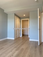 Boston - $4,780 /month