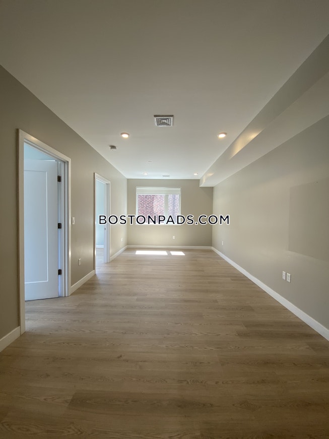 Boston - $4,100 /mo