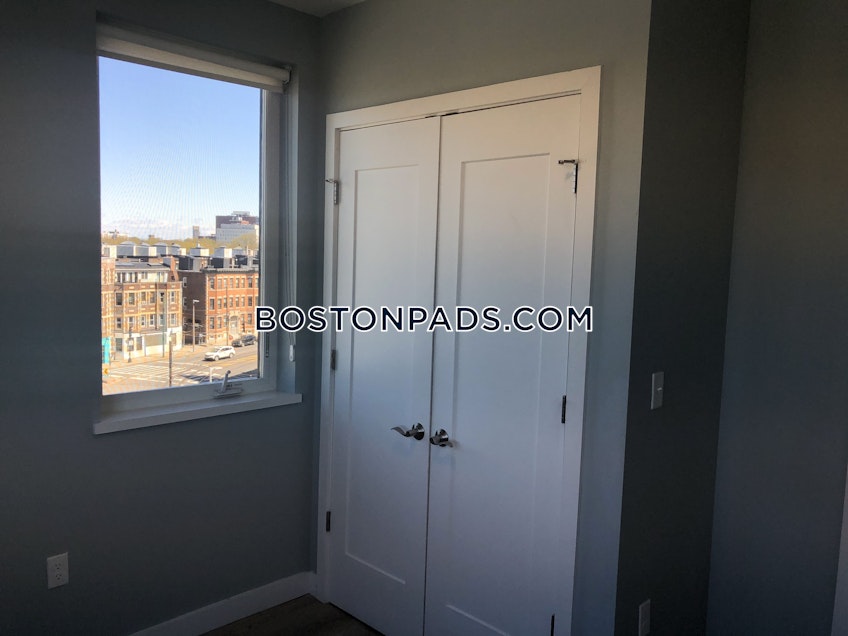 Boston - $4,780 /month