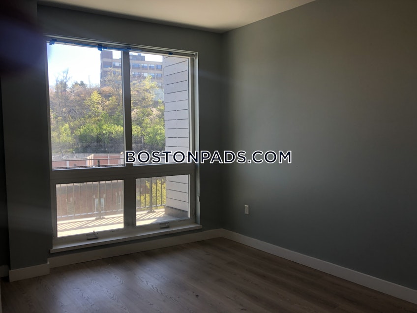 Boston - $4,780 /month