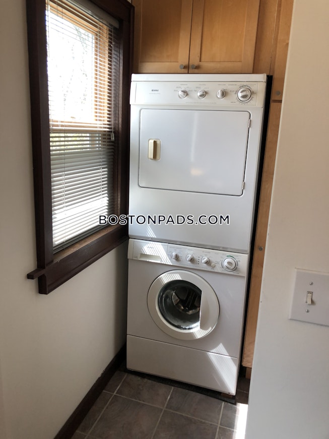 Boston - $2,600 /mo