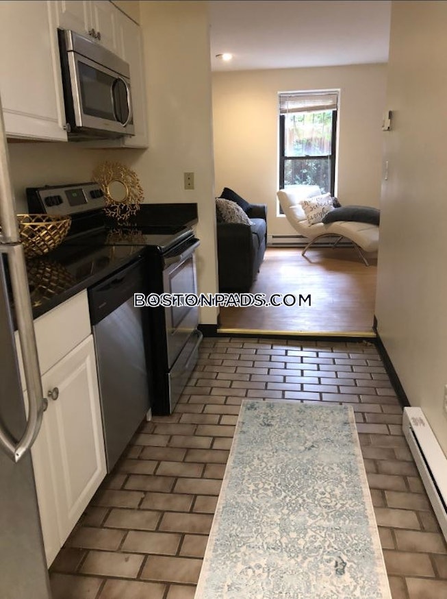 Boston - $2,700 /mo